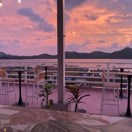 Sunburn Suites And Rooftop Bar